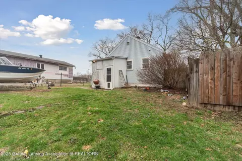518 E Willard Ave, Lansing, MI 48910 photo 18
