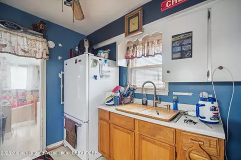 518 E Willard Ave, Lansing, MI 48910 photo 9