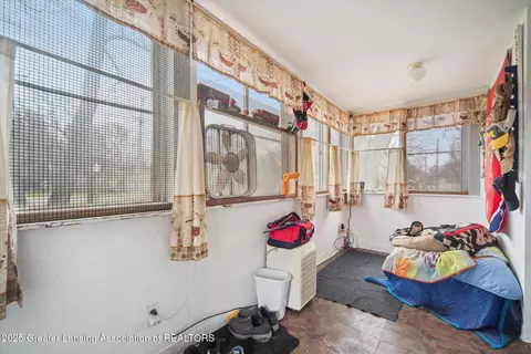 518 E Willard Ave, Lansing, MI 48910 photo 5