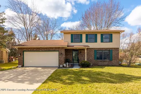 5659 Wood Valley Dr, Haslett, MI 48840