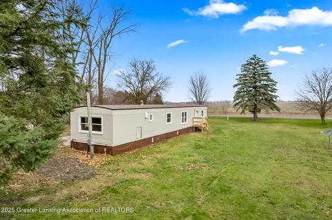 6865 S State Rd, Ashley, MI 48806