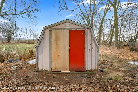 6865 S State Rd, Ashley, MI 48806 photo 3