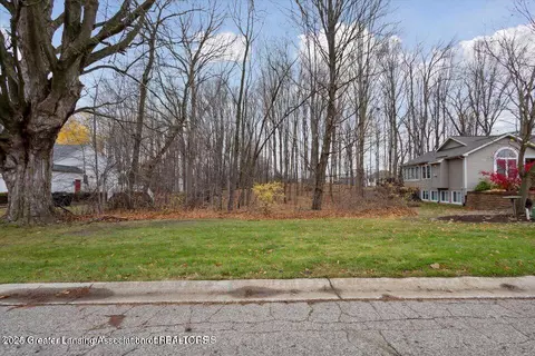 3860 Knotwood Dr, Holt, MI 48842