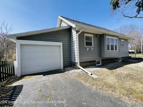712 E Cavanaugh Rd, Lansing, MI 48910
