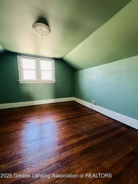 Bedroom - 712 E Cavanaugh Rd, Lansing, MI 48910 photo 1 of 2