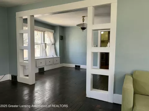 Living - 712 E Cavanaugh Rd, Lansing, MI 48910 photo 3 of 3