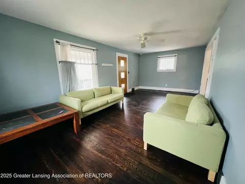 Living - 712 E Cavanaugh Rd, Lansing, MI 48910 photo 1 of 3