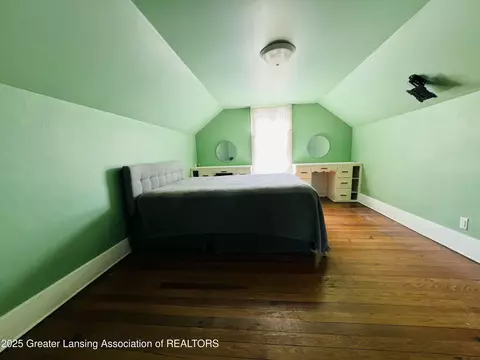 Bedroom - 712 E Cavanaugh Rd, Lansing, MI 48910 photo 2 of 2