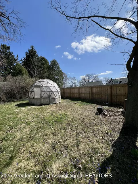 Exterior - 712 E Cavanaugh Rd, Lansing, MI 48910 photo 5 of 5