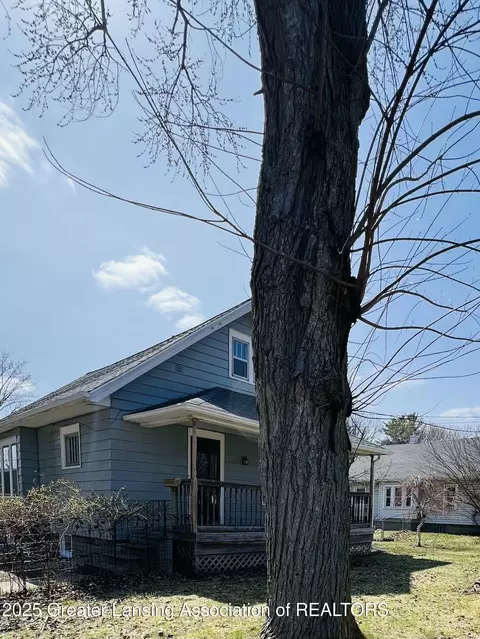 Exterior - 712 E Cavanaugh Rd, Lansing, MI 48910 photo 1 of 5