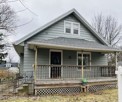 Exterior - 712 E Cavanaugh Rd, Lansing, MI 48910 photo 2 of 5