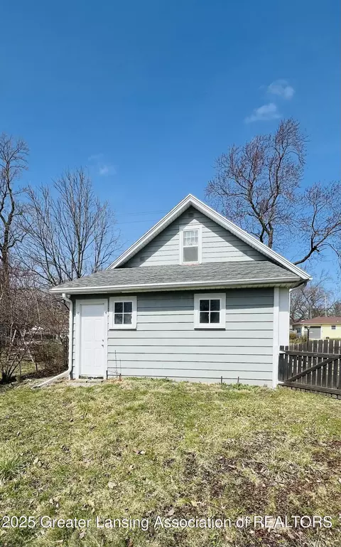 Exterior - 712 E Cavanaugh Rd, Lansing, MI 48910 photo 4 of 5