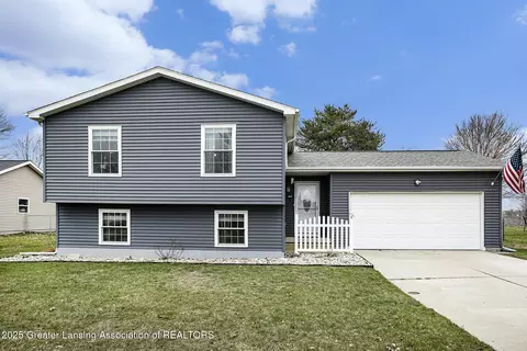 1248 Porter Dr, Charlotte, MI 48813