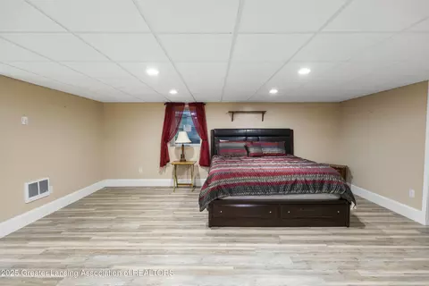 Bedroom - 9901 Friegel Rd, Perry, MI 48872 photo 10 of 11