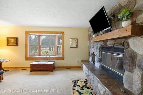 Living - 9901 Friegel Rd, Perry, MI 48872 photo 3 of 4