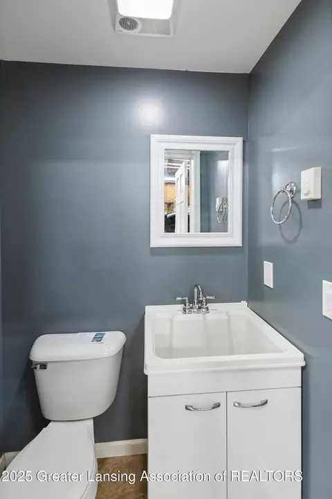 Bath - 9901 Friegel Rd, Perry, MI 48872 photo 11 of 11