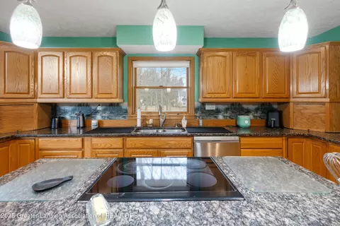 Kitchen - 9901 Friegel Rd, Perry, MI 48872 photo 6 of 8
