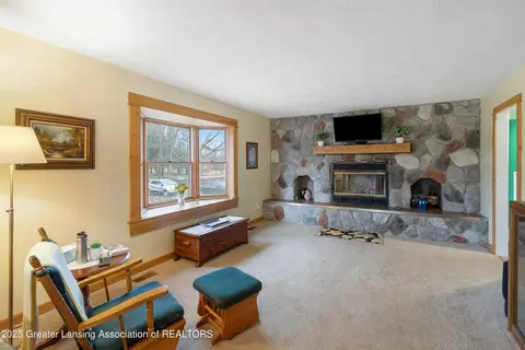 Living - 9901 Friegel Rd, Perry, MI 48872 photo 2 of 4