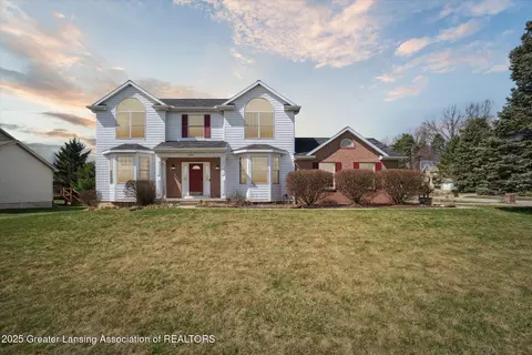 16526 Broadview Dr, East Lansing, MI 48823