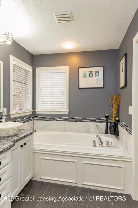 Bath - 11366 Wilson St, Dewitt, MI 48820 photo 2 of 10