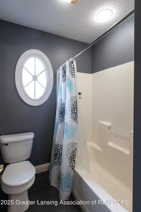 Bath - 11366 Wilson St, Dewitt, MI 48820 photo 8 of 10