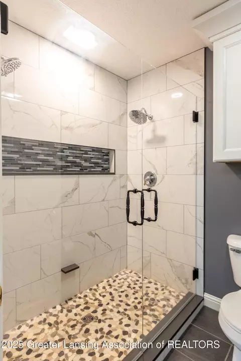 Bath - 11366 Wilson St, Dewitt, MI 48820 photo 6 of 10