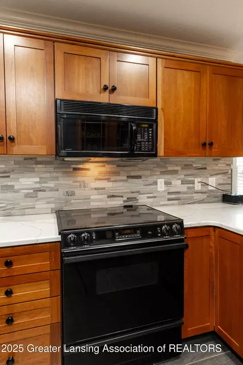 Kitchen - 11366 Wilson St, Dewitt, MI 48820 photo 5 of 6