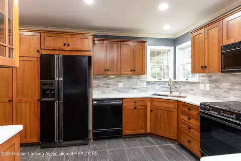 Kitchen - 11366 Wilson St, Dewitt, MI 48820 photo 3 of 6