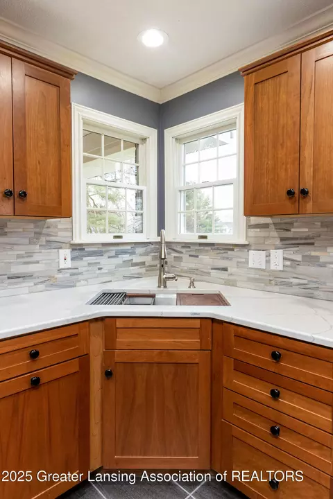 Kitchen - 11366 Wilson St, Dewitt, MI 48820 photo 4 of 6