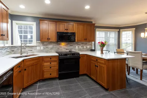 Kitchen - 11366 Wilson St, Dewitt, MI 48820 photo 2 of 6
