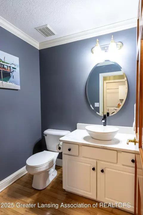 Bath - 11366 Wilson St, Dewitt, MI 48820 photo 1 of 10