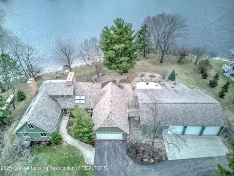 6656 Peninsula Way, Laingsburg, MI 48848