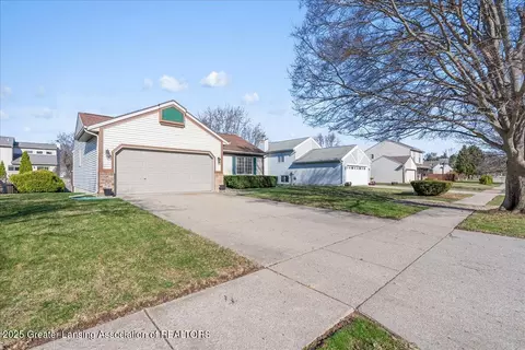 12728 Isle Royale Dr, Dewitt, MI 48820 photo 2
