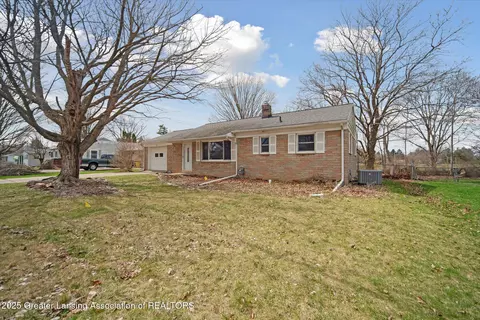 202 Walnut Ct, Mason, MI 48854