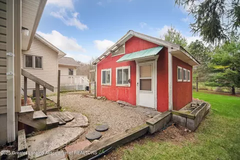 Exterior - 2711 Pine Tree Rd, Holt, MI 48842 photo 4 of 6