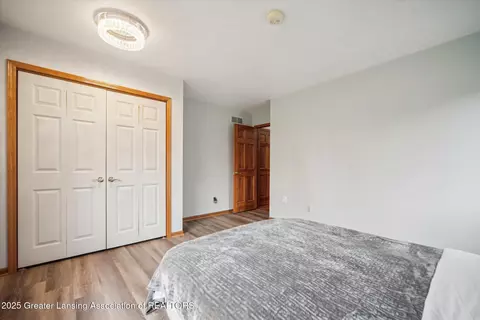 Bedroom - 2711 Pine Tree Rd, Holt, MI 48842 photo 5 of 5