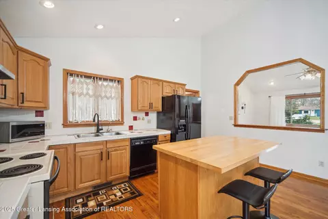 Kitchen - 2711 Pine Tree Rd, Holt, MI 48842 photo 1 of 7