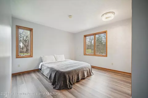 Bedroom - 2711 Pine Tree Rd, Holt, MI 48842 photo 4 of 5