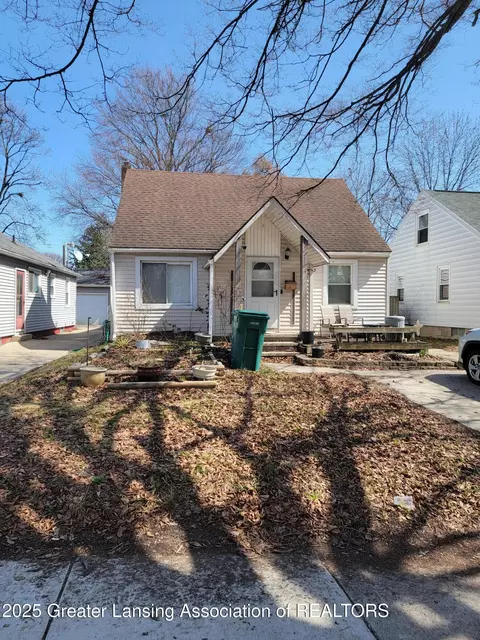 1118 Cleo St, Lansing, MI 48915