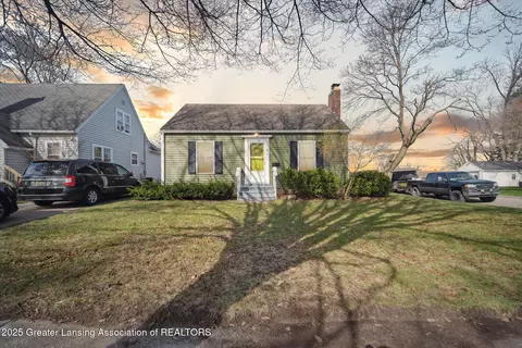 1141 Cleo St, Lansing, MI 48915