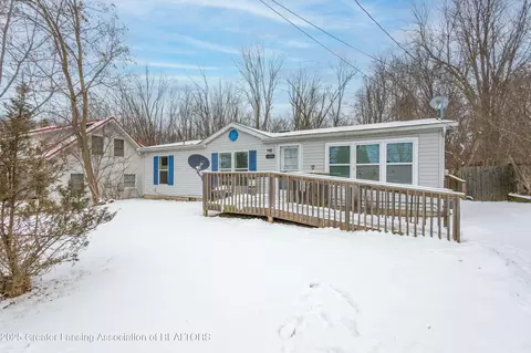 6081 Park Lake Rd, Bath, MI 48808