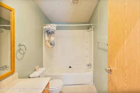Bath - 6081 Park Lake Rd, Bath, MI 48808 photo 6 of 7