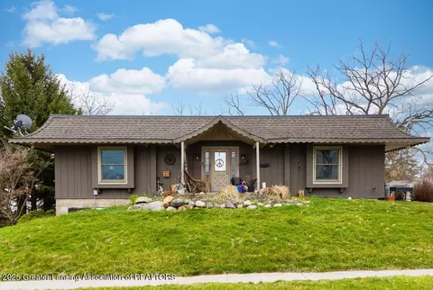 902 S Putnam St, Williamston, MI 48895