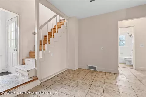 629 E Cavanaugh Rd, Lansing, MI 48910 photo 9
