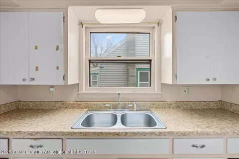 629 E Cavanaugh Rd, Lansing, MI 48910 photo 14
