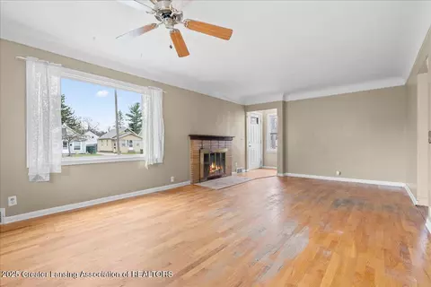 629 E Cavanaugh Rd, Lansing, MI 48910 photo 7