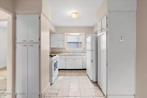 629 E Cavanaugh Rd, Lansing, MI 48910 photo 11