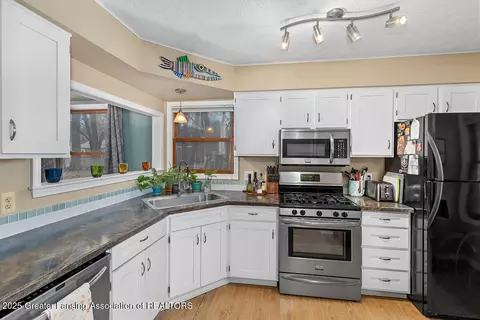 Kitchen - 1849 Aurelius Rd, Holt, MI 48842 photo 1 of 3
