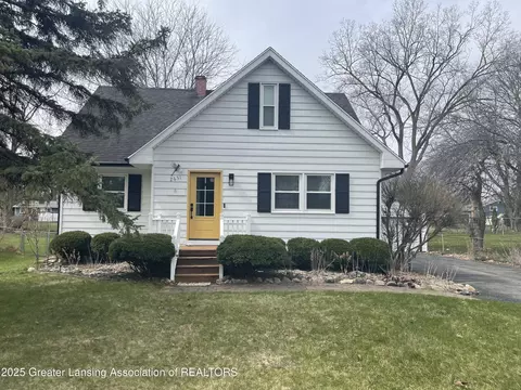 2631 Grovenburg Rd, Lansing, MI 48911