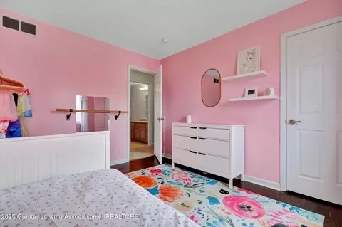 Bedroom - 346 Coventry Ln, Mason, MI 48854 photo 5 of 6